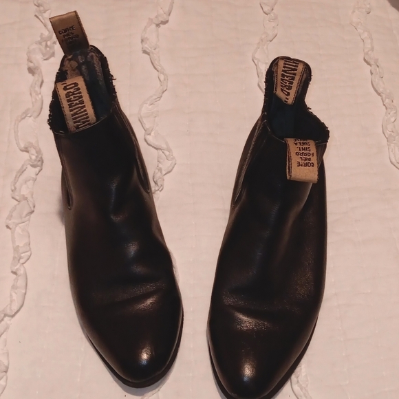 Minegro Sleek Black Chelsea Boots with Elastic Panels - Picture 2 of 2